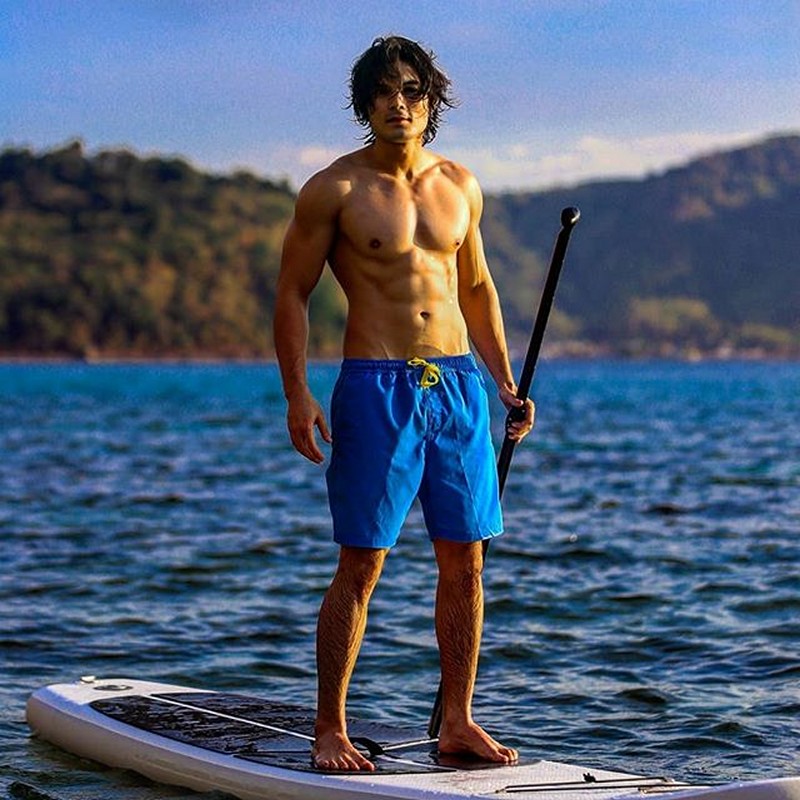 WOW! Guess who among the Los Bastardos brothers own these abs?